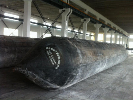 Airbag maritime pour le chargement au quai