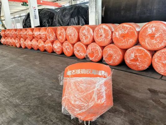 Une bouée d'avertissement: un dispositif de sécurité maritime indispensable