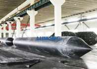 Bateau de transport lourd lançant des couches de corde de pneu d'airbags marins assez flexibles