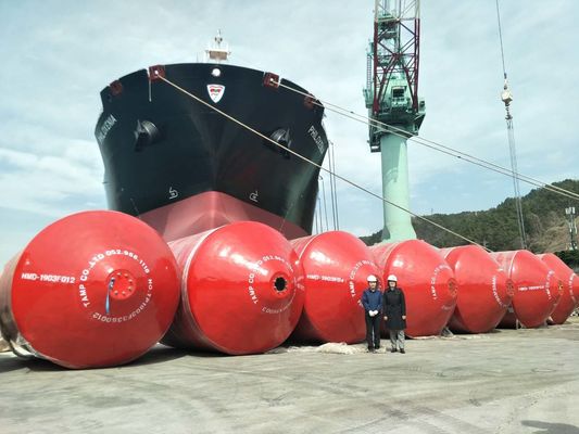 Fenders en mousse à haute absorption énergétique revêtus de polyuréthane renforcé