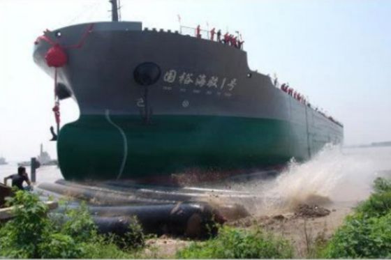 Sacs à roulettes pour le lancement et le levage de navires